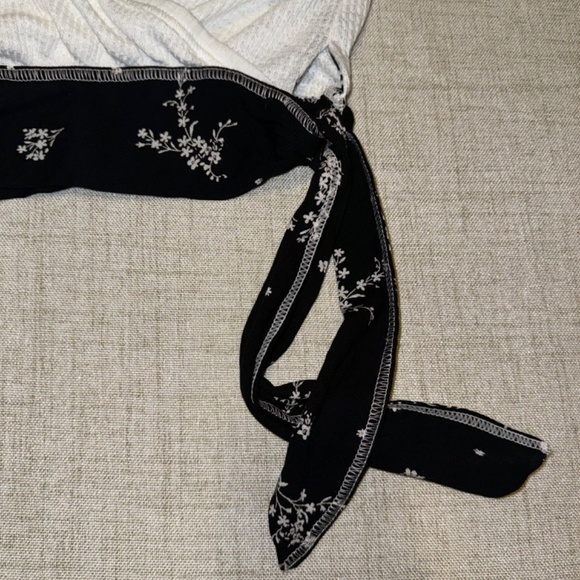 Free People | Auction Thermal Waffle Blk/Wht Floral Print Top | Size XS - Picture 10 of 11